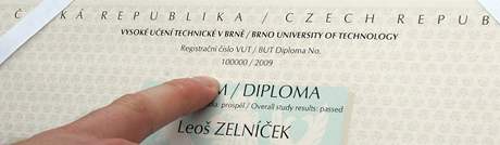 Brnnsk VUT vydalo sto tisc diplom svmu absolventovi Leoi Zelnkovi