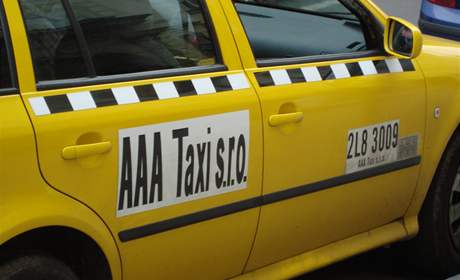 Vyobrazení AAA Taxi s.r.o. pipomíná konkurenní logo.