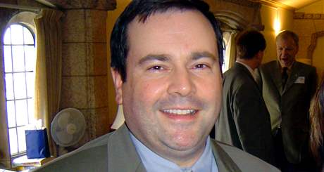 Kanadský ministr pro pisthovalce Jason Kenney