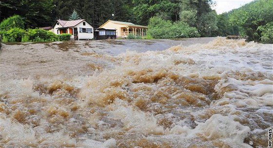 V dsledku sráek a vzhledem k nasycení povodí po pedelých boukách meteorologové oekávají vzestupy hladin ek. Ilustraní foto.