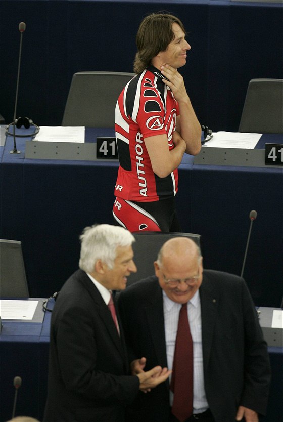Edvard Kouník letos vzbudil pozdviení, kdy na zasedání europarlamentu piel v cyklistickém dresu.