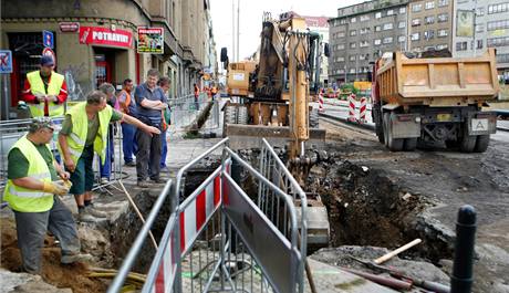 Rozkopan Veletrn ulice v Praze