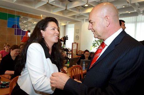 Zm�na tedy nebude, nestalo se nic, co� je to nejhor�í, co se mohlo stát, ale popravd� �e�eno: pro� to tak pro�íváme?