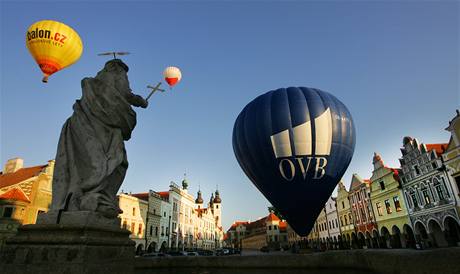 Oblohu nad Telčí obsadily balony. Snad na celý víkend - iDNES.cz