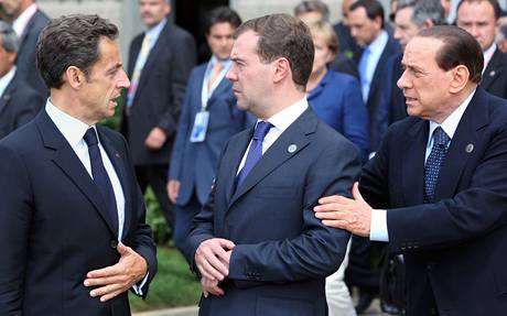 Sarkozy, Medvedv a Berlusconi na summitu G8