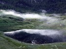 Ráno u horského jezera Funtensee v Berchtesgadenských Alpách - slunení paprsky...