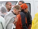 Sloventí záchranái oetují zranného návtvníka festivalu Pohoda.