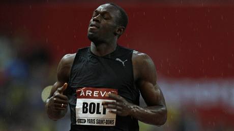 Usain Bolt pi detivém závod v Paíi.