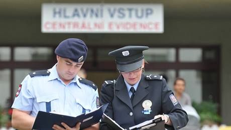 Policie asistuje pi pedávání uneseného dánského chlapce Thora v brnnské dtské nemocnici