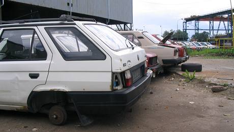 Zpracov�n� autovrak� ve spole�nosti Metal�rot Tluma�ov.