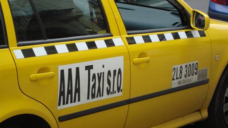 Vyobrazení AAA Taxi s.r.o. pipomíná konkurenní logo.