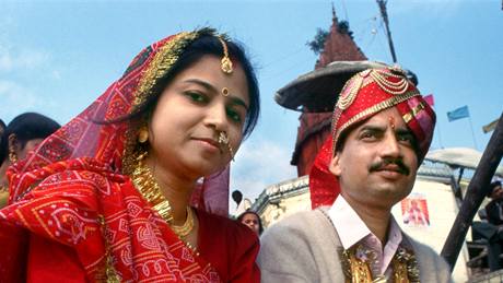 Nevsty v Indii musí ped svatbou prokázat své panenství.