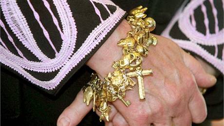 Náramek Heleny Fibingerové p�i volb� �editele �eské televize (15. �ervence 2009)