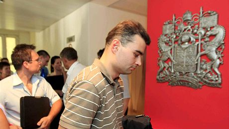 ei ekají u kanadské ambasády ve Vídni na víza (15. ervence 2009)