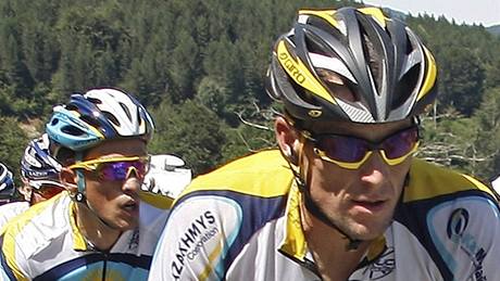 Lance Armstrong (v popedí) a Alberto Contador