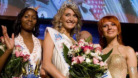 Vítzky soute Miss Deaf World 2009: první vicemiss Simhiwe Magagulová ze Svazijska, vítzka Diana Kovtunová z Ukrajiny a druhá vicemiss Maria Baranová z Ruska  