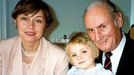 Bettina Lobkowicz s tatínkem a neteí