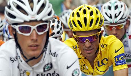 Andy Schleck (vlevo) a Alberto Contador