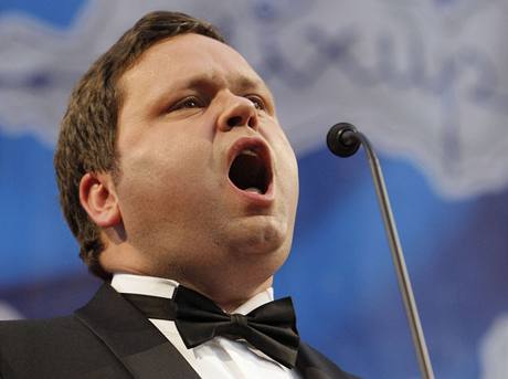 Paul Potts ped eským publikem vystoupí v pátek 24. ervence a znovu o den pozdji. Nevynechá ani árii Nessun dorma, která mu zajistila vítzství v souti Britain´s Got Talent.