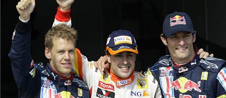 Sebastian Vettel (vlevo), Fernando Alonso a Mark Webber.