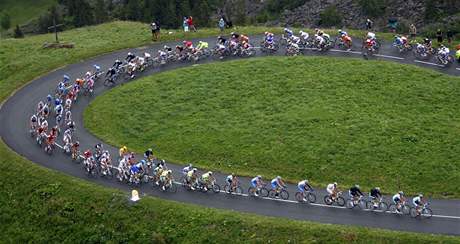 Neodpadnout na Tour z pelotonu píli brzy, to je cíl nkterých cyklist v Alpách.