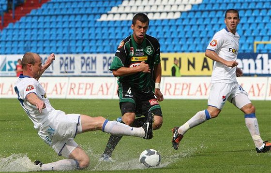 Jakub tochl (uprosted) v utkání proti Ostrav.