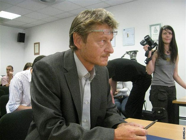 Nový �éf �eského rozhlasu Richard Medek na zasedání Rady �Ro.