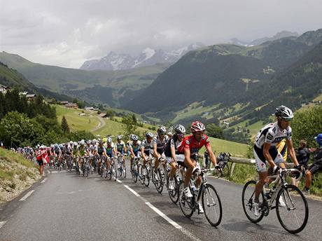Cyklist ve stoupn v krlovsk etap Tour de France 
