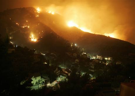 Okol francouzskho Marseille zachvtily plameny (23. ervence 2009)