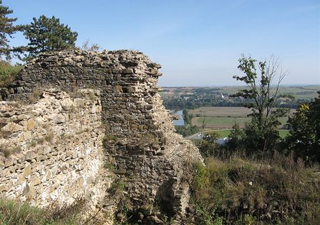 Zcenina hradu Cviln