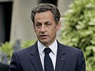 Nicolas Sarkozy s manelkou na cest z nemocnice (27.7.2009)