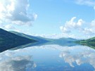 Skotsko - nezapomenutelný odraz hladiny jezera Tay