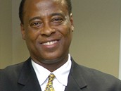 Doktor Conrad Murray, oetujc lka Michaela Jacksona