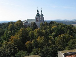 Poutn kostel na Cviln z ochozu rozhledny