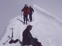 Výstup na Mont Blanc (4 810 m). Sestup po vrcholovém hřebenu