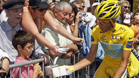 Alberta Contadora by rád do své cyklistické stáje zlákal pilot formule 1 Alonso.