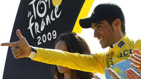 Alberto Contador slaví sv�j druhý triumf na Tour de France