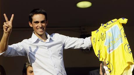 Alberto Contador slaví triumf na Tour de France 2009 v domovském mst Pinto