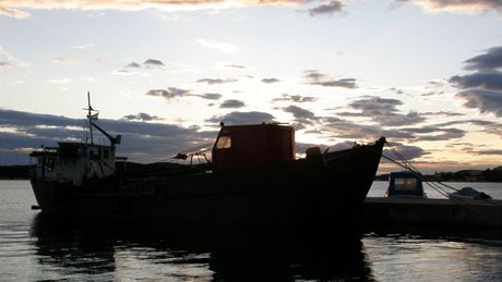 Rybáská lo v pístavu na ostrov Rab - Chorvatsko