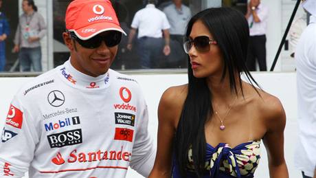 Nicole Scherzingerová a Lewis Hamilton