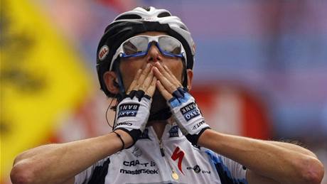 Frank Schleck se raduje z etapového vítzství na Tour de France