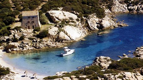 Peplnné pláe na Korsice nehrozí, nkteré mete mít i sami pro sebe 