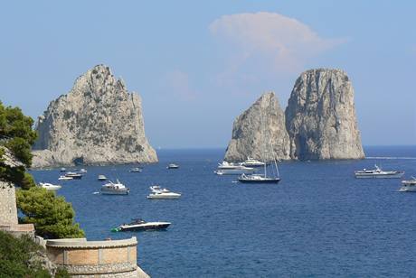 Vodní brána do ostrovního ráje zvaného Capri