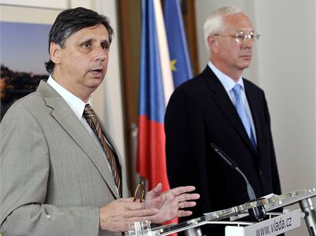 �éf akademie Draho� bude moci svým koleg�m ze setkání s Janem Fischerem p�inést aspo� trochu dobrou zprávu: p�í�tí rok získá AV p�l miliardy navíc.