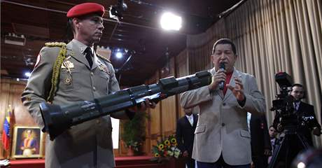 Venezuelsk prezident Hugo Chvez prohlsil, e kolumbijt povstalci protitankov stely ukradli na venezuelsk zkladn v roce 1995 (5. srpna 2009)
