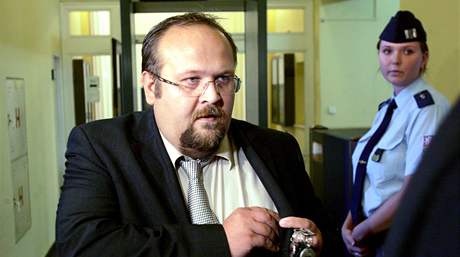 Léka Zbynk Veselský vypovídal ped obvodním soudem v Praze (6.srpna 2009)