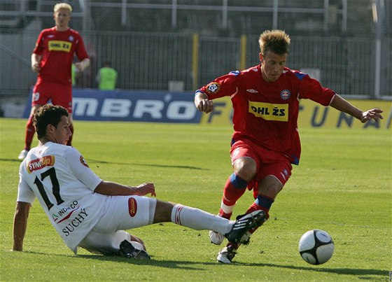 Brno - Slavia: domácí Mareek obchází Suchého