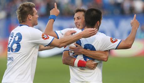 Baník Ostrava: Miloslav Strnad (vlevo), Robert Zeher (zády) a Petr Tomaák