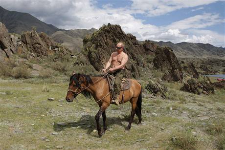 Rusk premir Vladimir Putin se po Sibii prohnl na koni (3. srpna 2009)