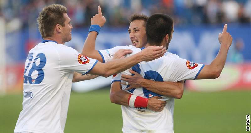 Baník Ostrava: Miloslav Strnad (vlevo), Robert Zeher (zády) a Petr Tomaák